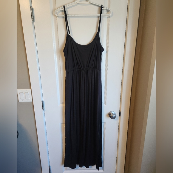 Basic Black Maxi Dress - Picture 2 of 3